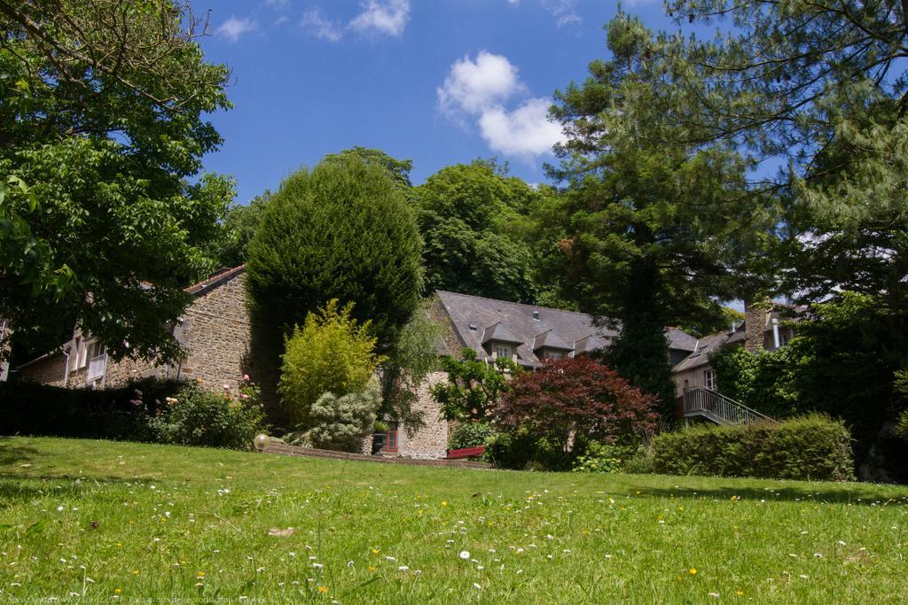 Logis Hotel Du Chateau Combourg Kültér fotó