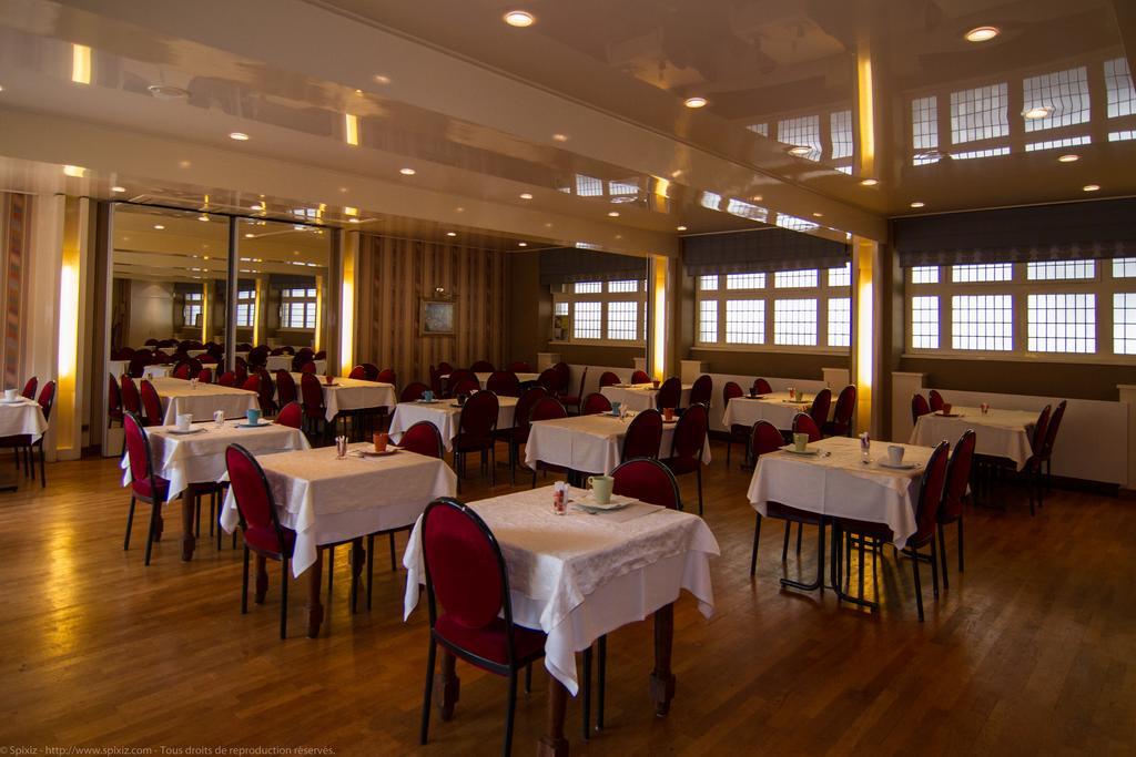 Logis Hotel Du Chateau Combourg Kültér fotó