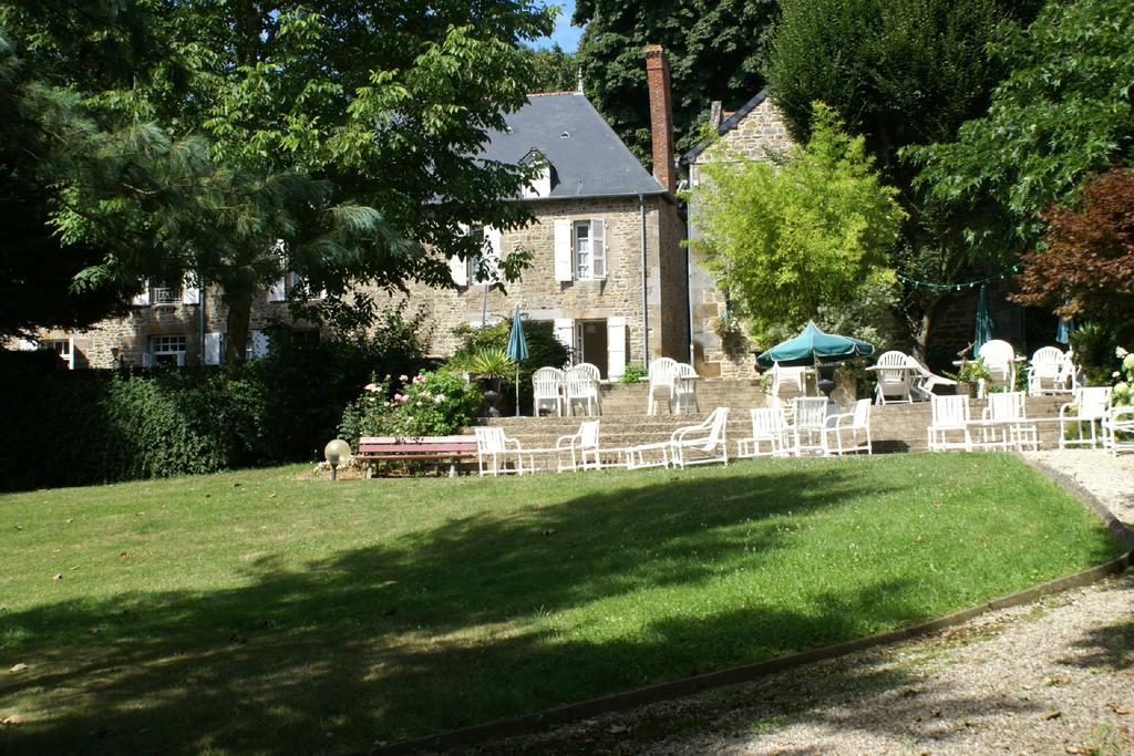 Logis Hotel Du Chateau Combourg Kültér fotó