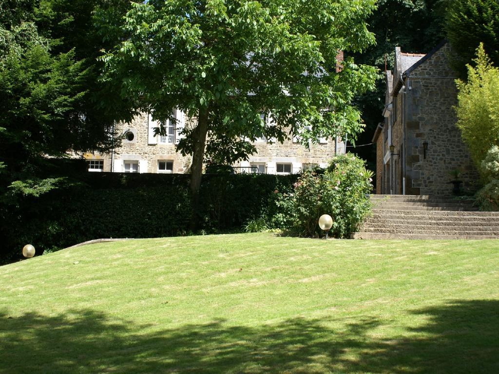 Logis Hotel Du Chateau Combourg Kültér fotó