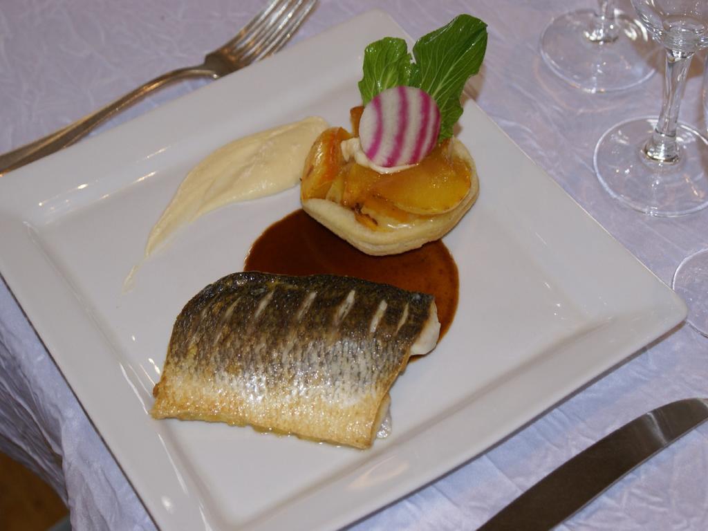Logis Hotel Du Chateau Combourg Kültér fotó