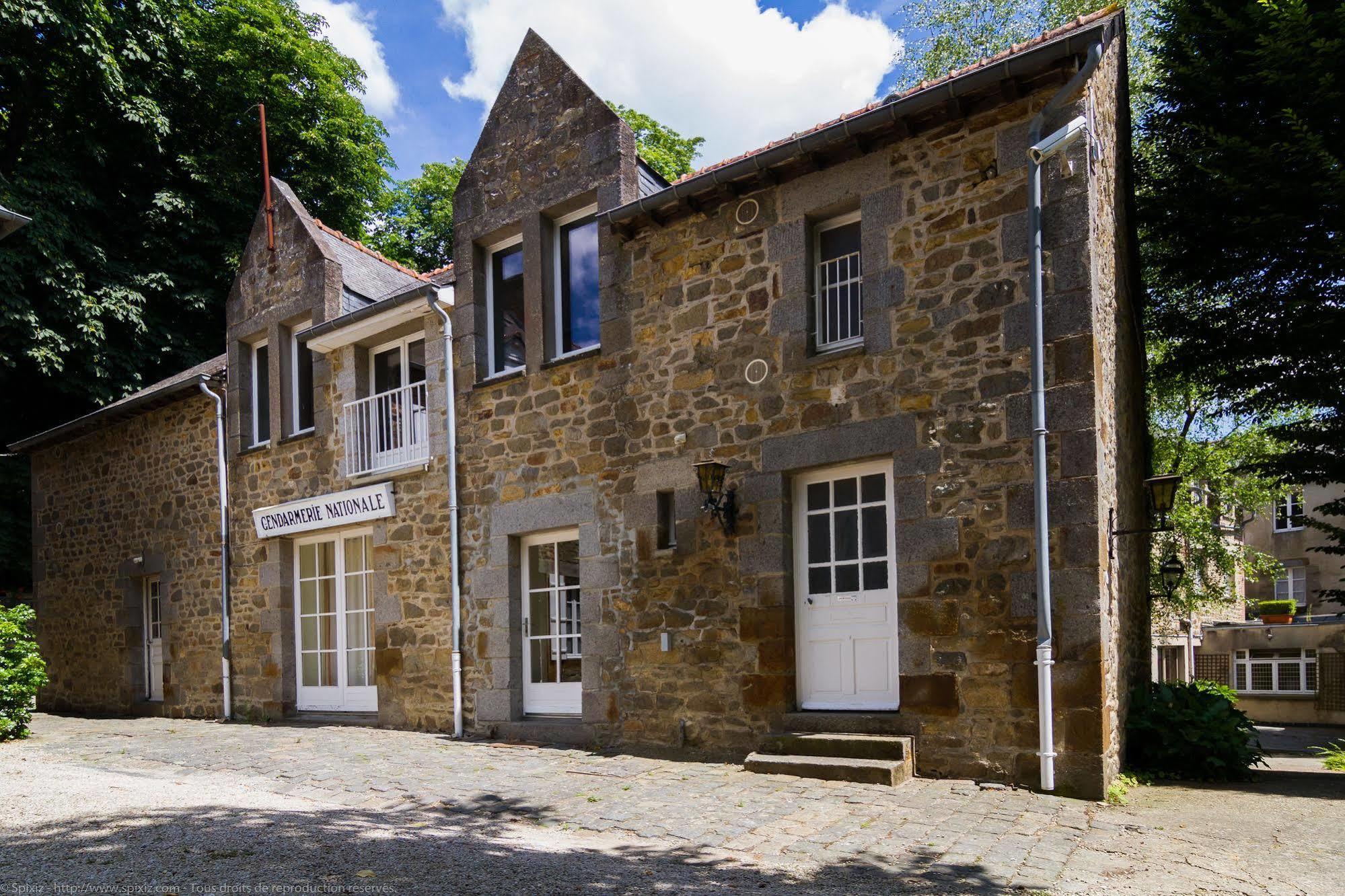 Logis Hotel Du Chateau Combourg Kültér fotó